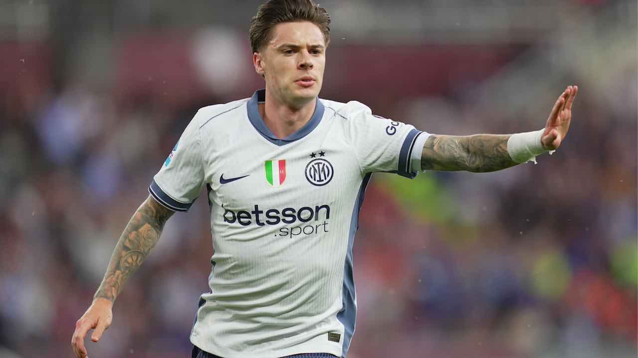 Calciomercato Roma, Zalewski avvisa i giallorossi: "La volontà è rimanere con questa maglia"