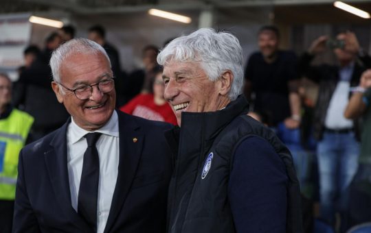 Claudio Ranieri sorride assieme a Gian Piero Gasperini - Lapresse - Ilromanista.it