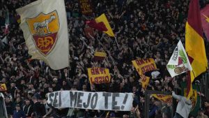 I romanisti non abbandonano la Roma: 32mila i rinnovi di abbonamento | Superato il dato della scorsa stagione