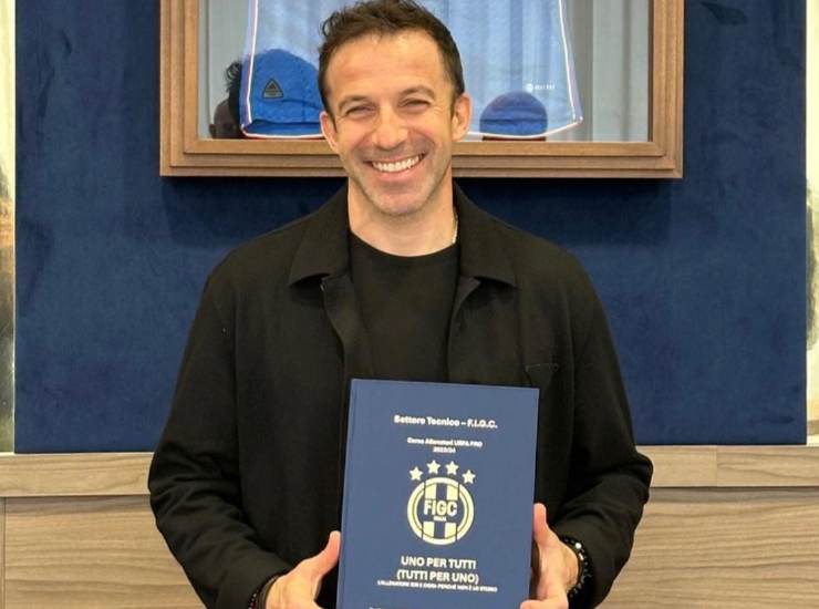 Del Piero con la Tesi per la licenza Uefa Pro - Instagram - Ilromanista.it