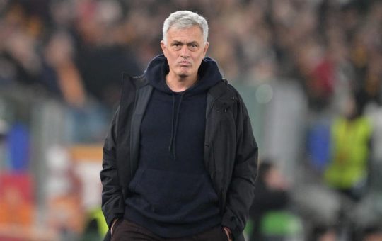 Josè Mourinho a bordo campo - Foto Lapresse - Ilromanista.it