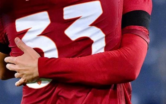 Lutto al braccio per i calciatori della Roma - Facebook - Ilromanista.it