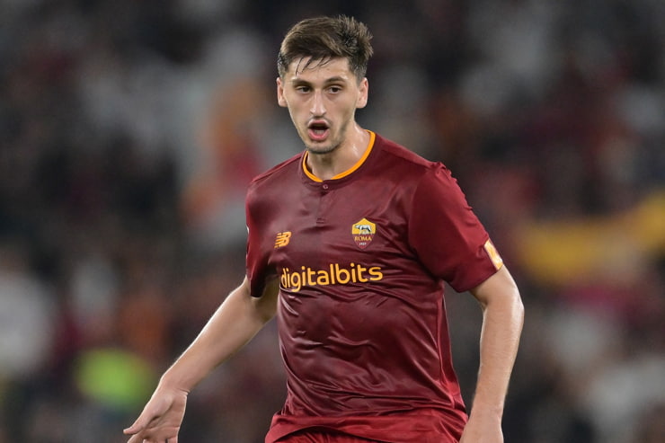 Marash Kumbulla in campo con la maglia della Roma - Foto Lapresse - Ilromanista.it