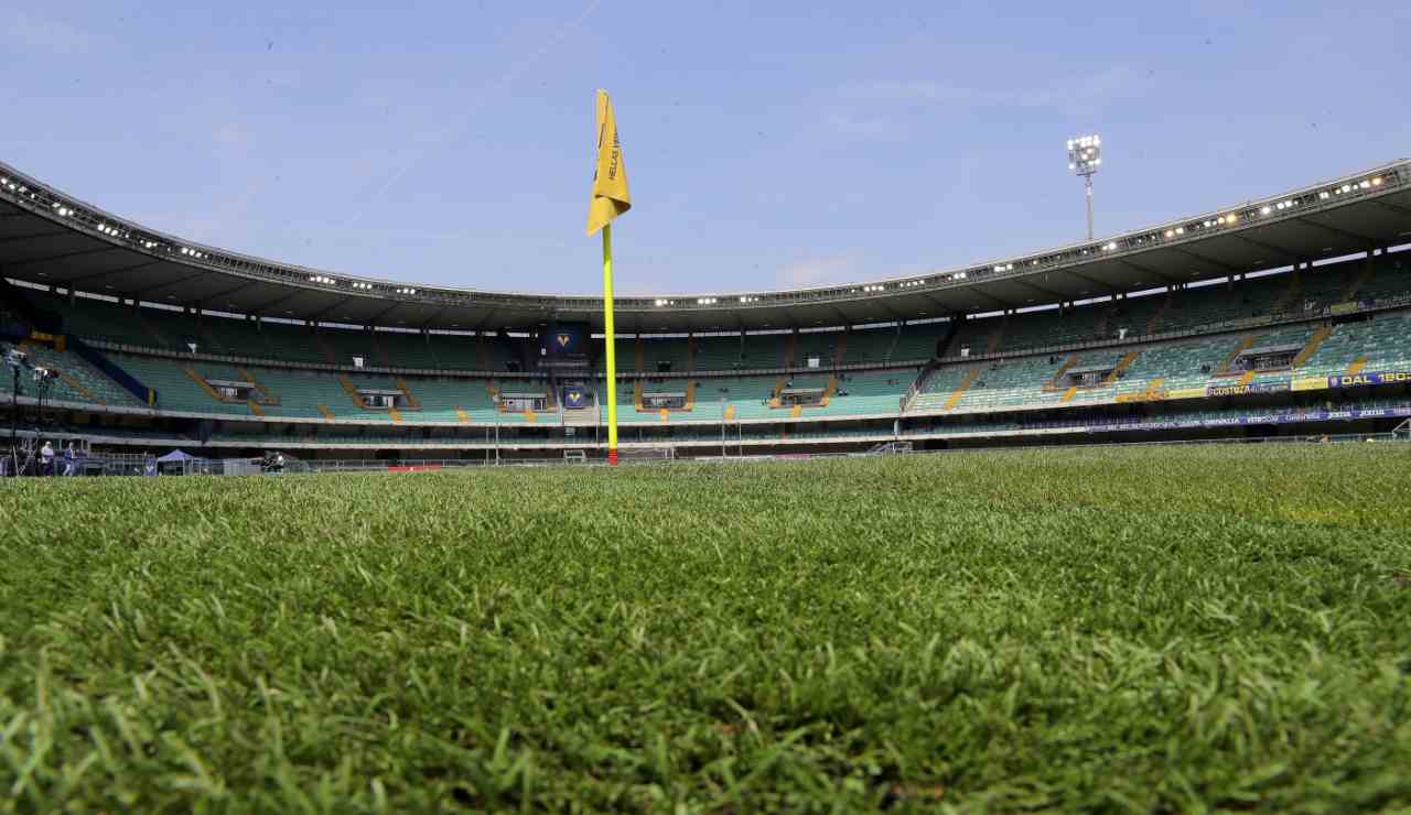 Uno stadio vuoto prima del calcio d'inizio - Lapresse - Ilromanista.it