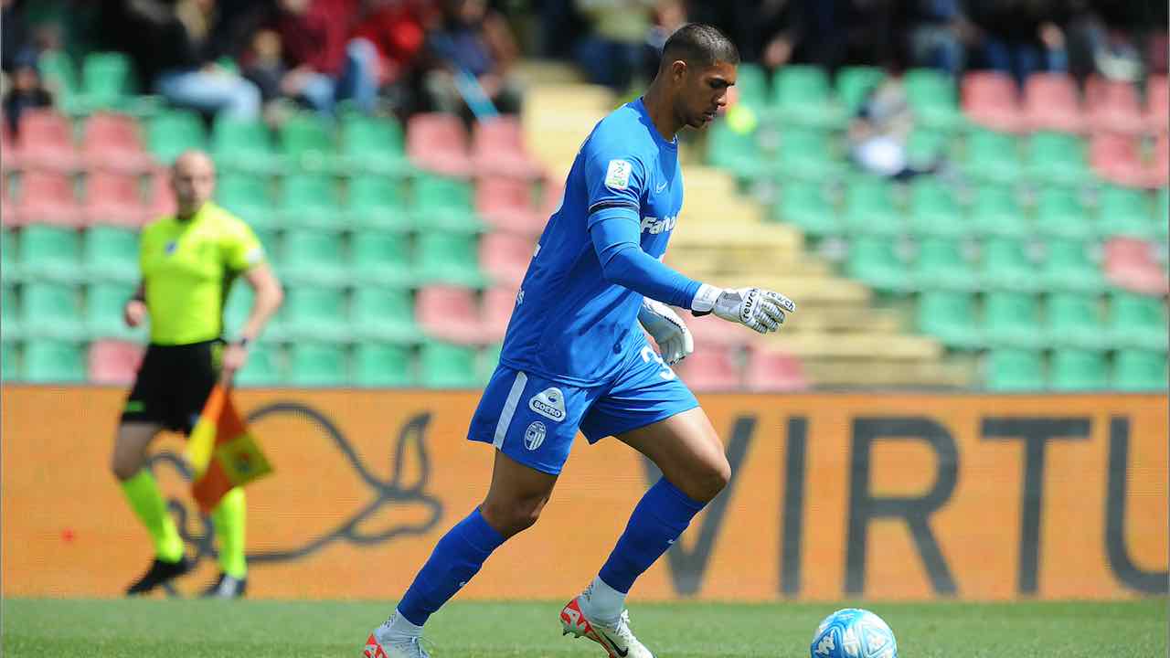 Calciomercato Roma, per il ruolo di vice Svilar scelto Devis Vazquez: l'ex Milan vicino alla firma con i giallorossi