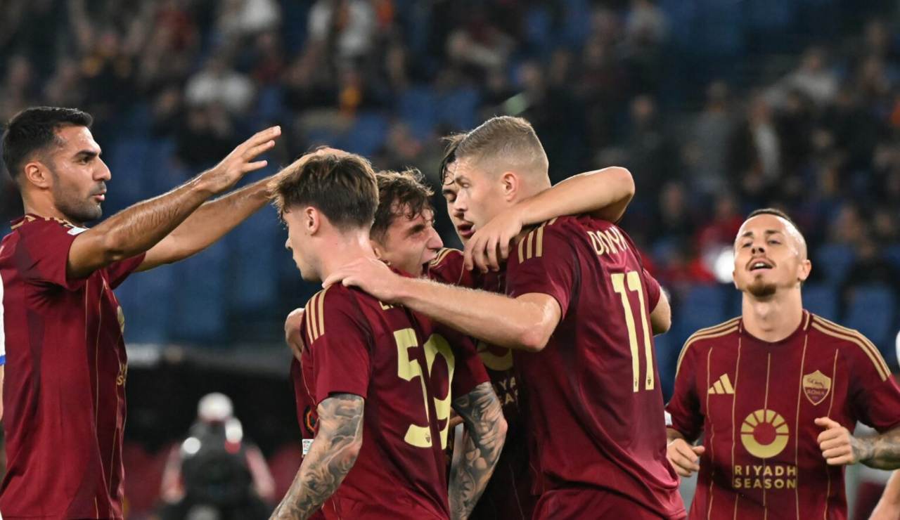 I giocatori della Roma esultano