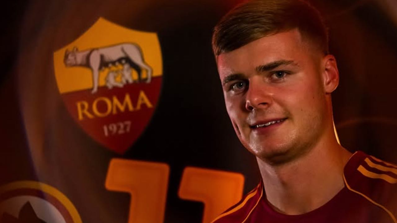 Roma, Evan Ferguson presentato a Trigoria: il comunicato del club