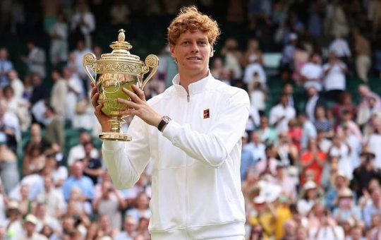 Jannik Sinner e la coppa di Wimbledon - Foto dal suo profilo Instagram - Ilromanista.it