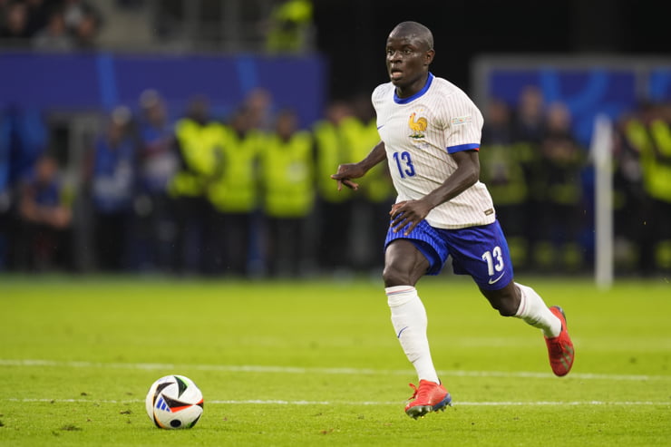Kanté in campo con la maglia della Francia - Foto Lapresse - Ilromanista.it