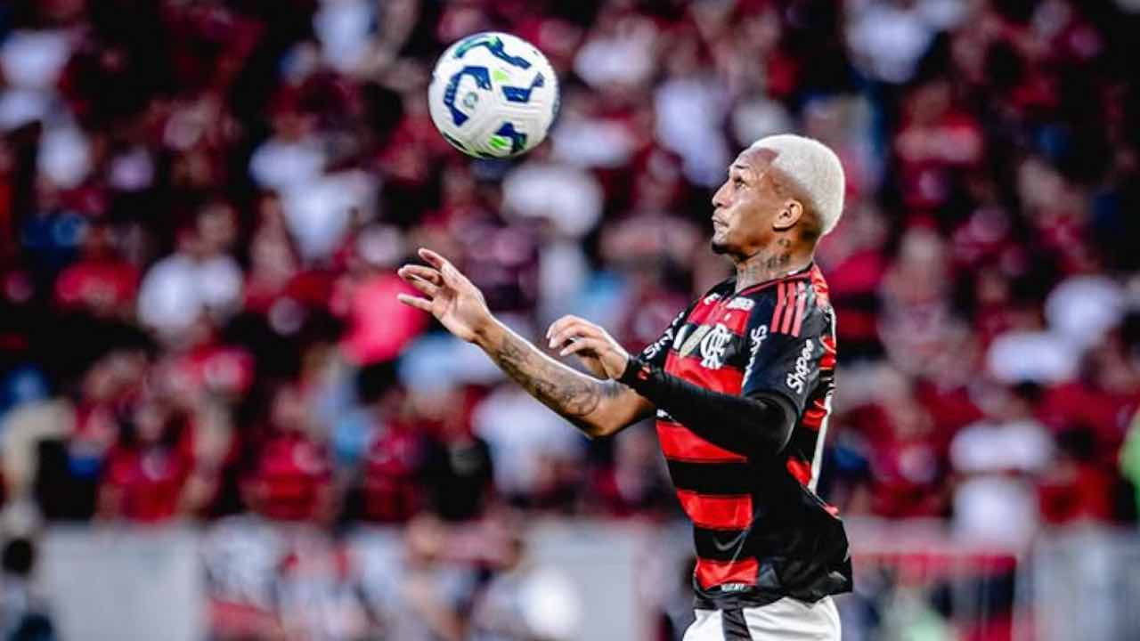 Calciomercato Roma, Wesley momentaneamente bloccato dal Flamengo: i brasiliani alla caccia del sostituto