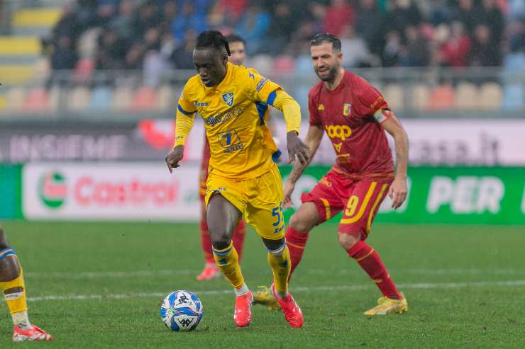Ebrima Darboe con la maglia del Frosinone - Lapresse - Ilromanista.it