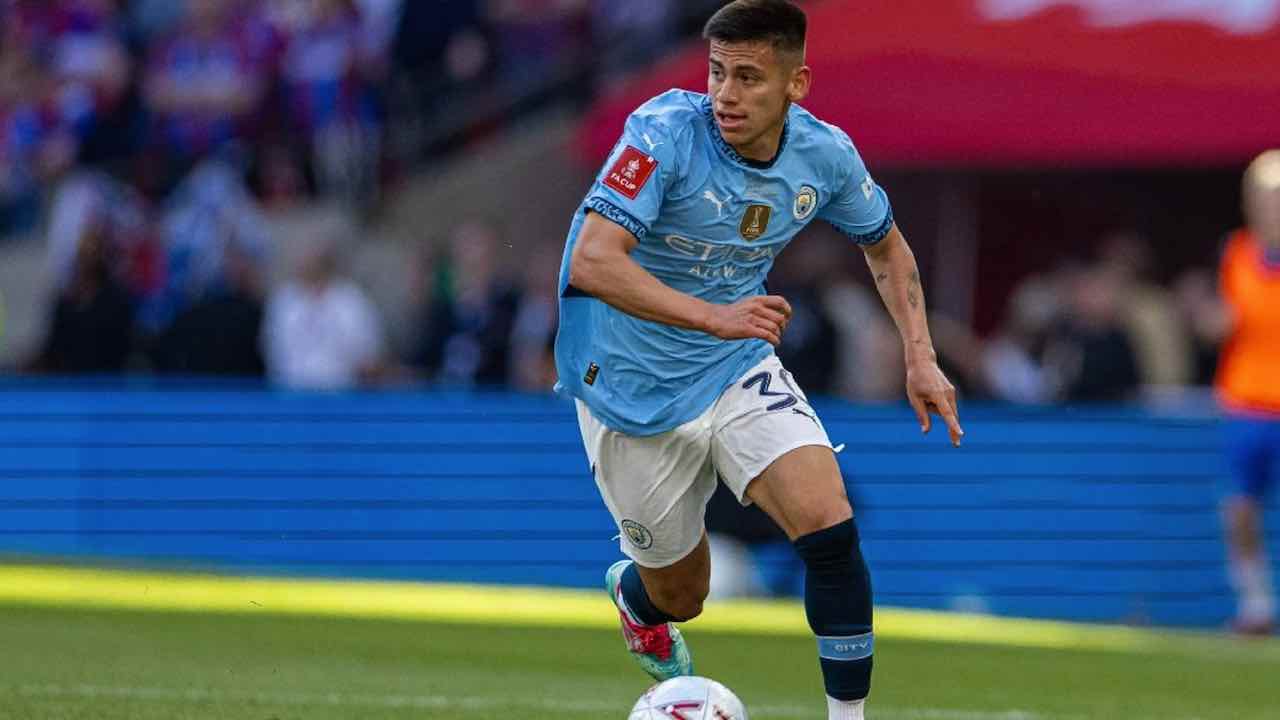 Calciomercato Roma, il City apre alla cessione di Echeverri: intermediario in partenza per Londra