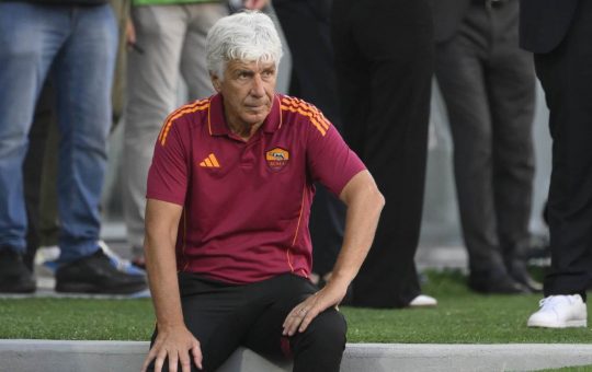 Uno sconsolato Gian Piero Gasperini osserva la sua Roma - Lapresse - Ilromanista.it