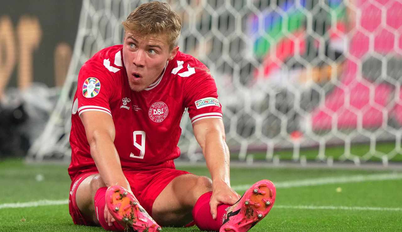 Rasmus Hojlund con la maglia della nazionale danese - Lapresse - ilromanista.it