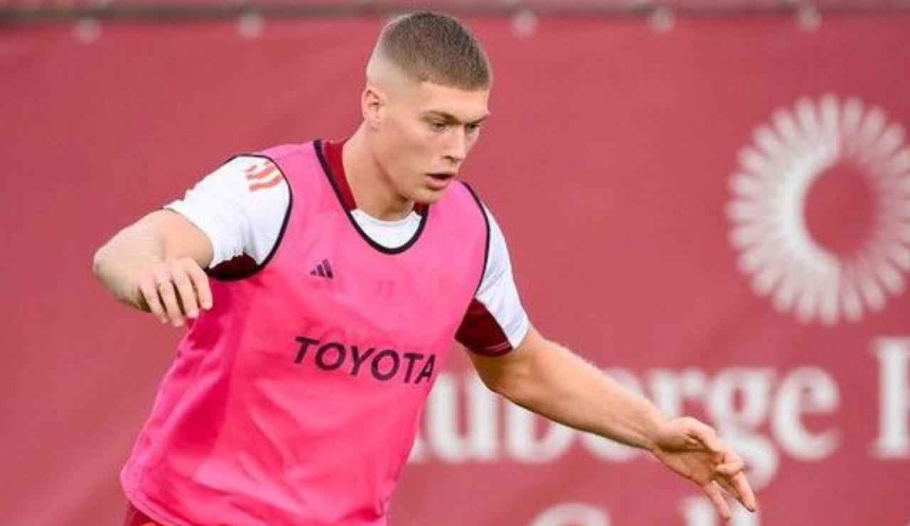 Artem Dovbyk durante l'allenamento - Facebook - Ilromanista.it