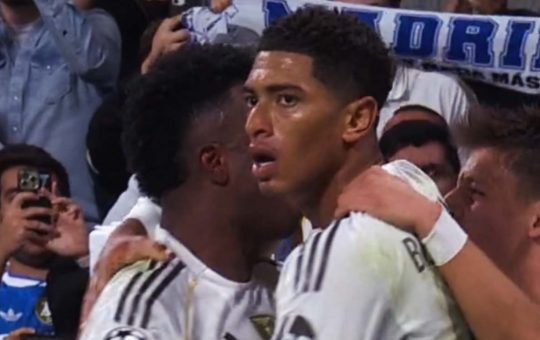 Jude Bellingham festeggia con i suoi compagni - Facebook - Ilromanista.it